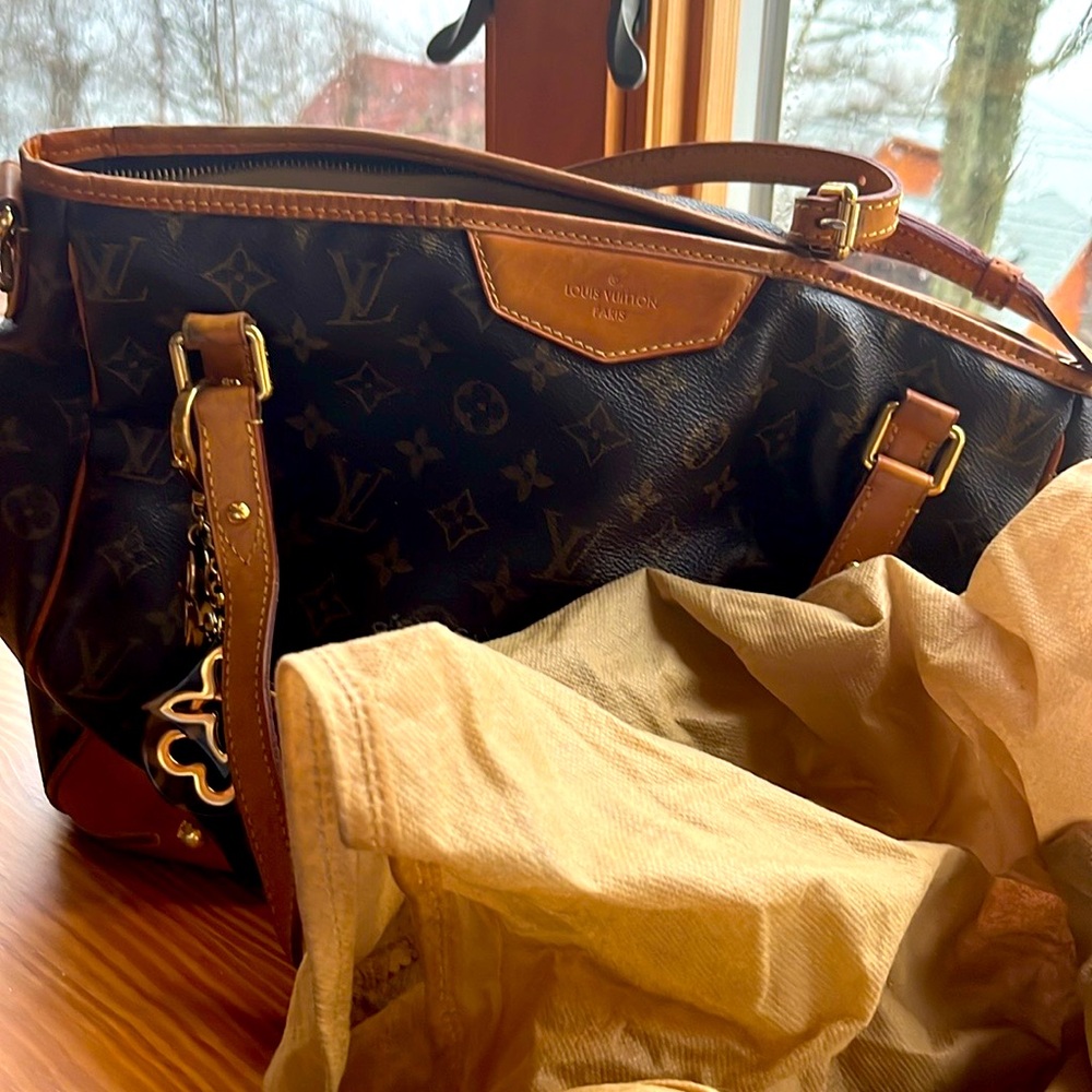 Louis Vuitton Sachel with lv key chain a 300.00 dollar value added to the bag